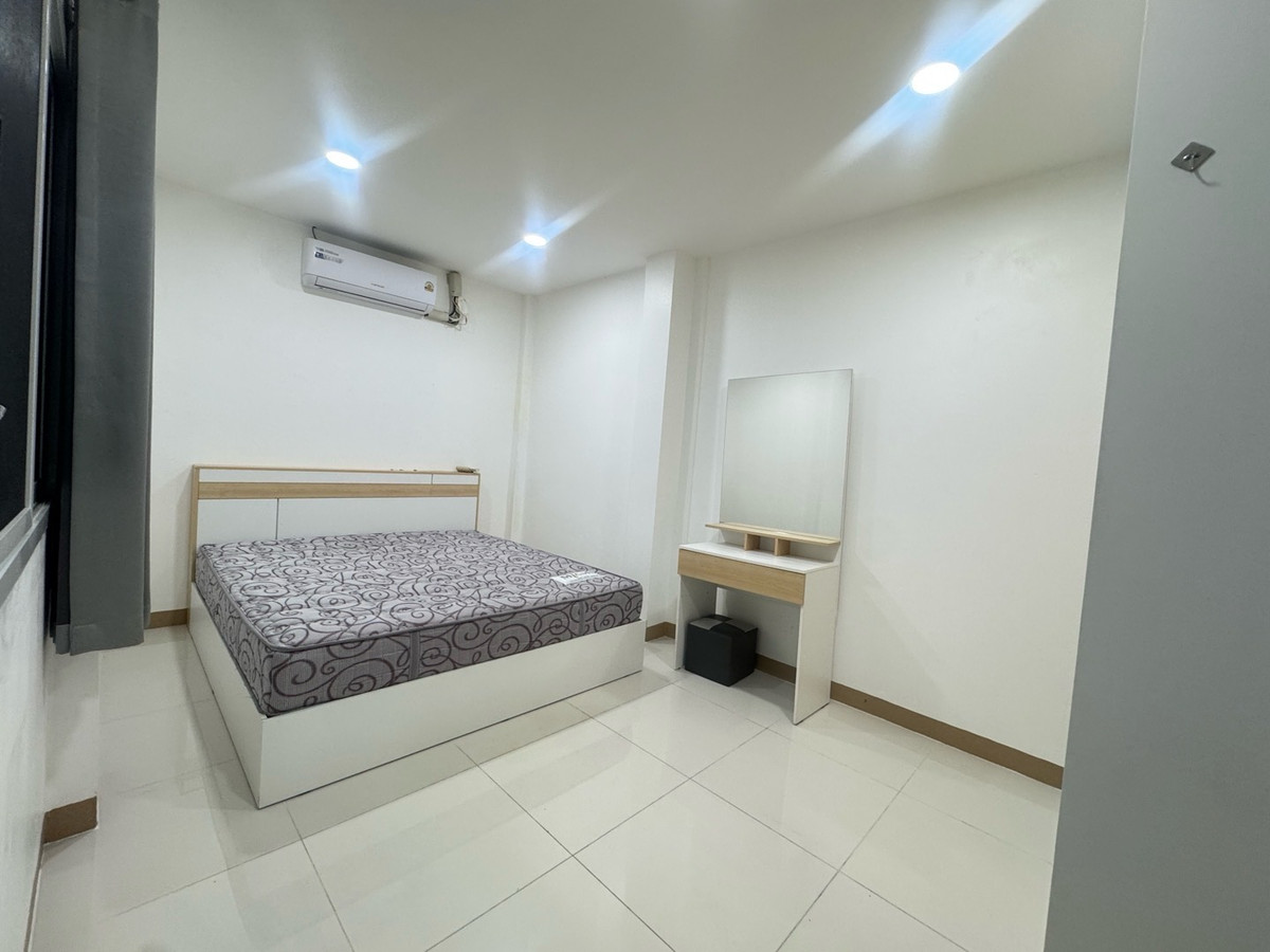 ให้เช่าทาวน์โฮมรัชดา ห้วยขวาง : 🌈ทาวเฮ้าส์2ชั้น รัชดา18 ห้วยขวาง บ้านใหม่ เฟอร์นิเจอร์ครบครัน เพิ่งรีโนเวทเสร็จ  ใกล้พระราม9 เหม่งจ๋าย ลาดพร้าว สุธิสาร5ห้องนอน 2ห้องน้ำ  ☀️