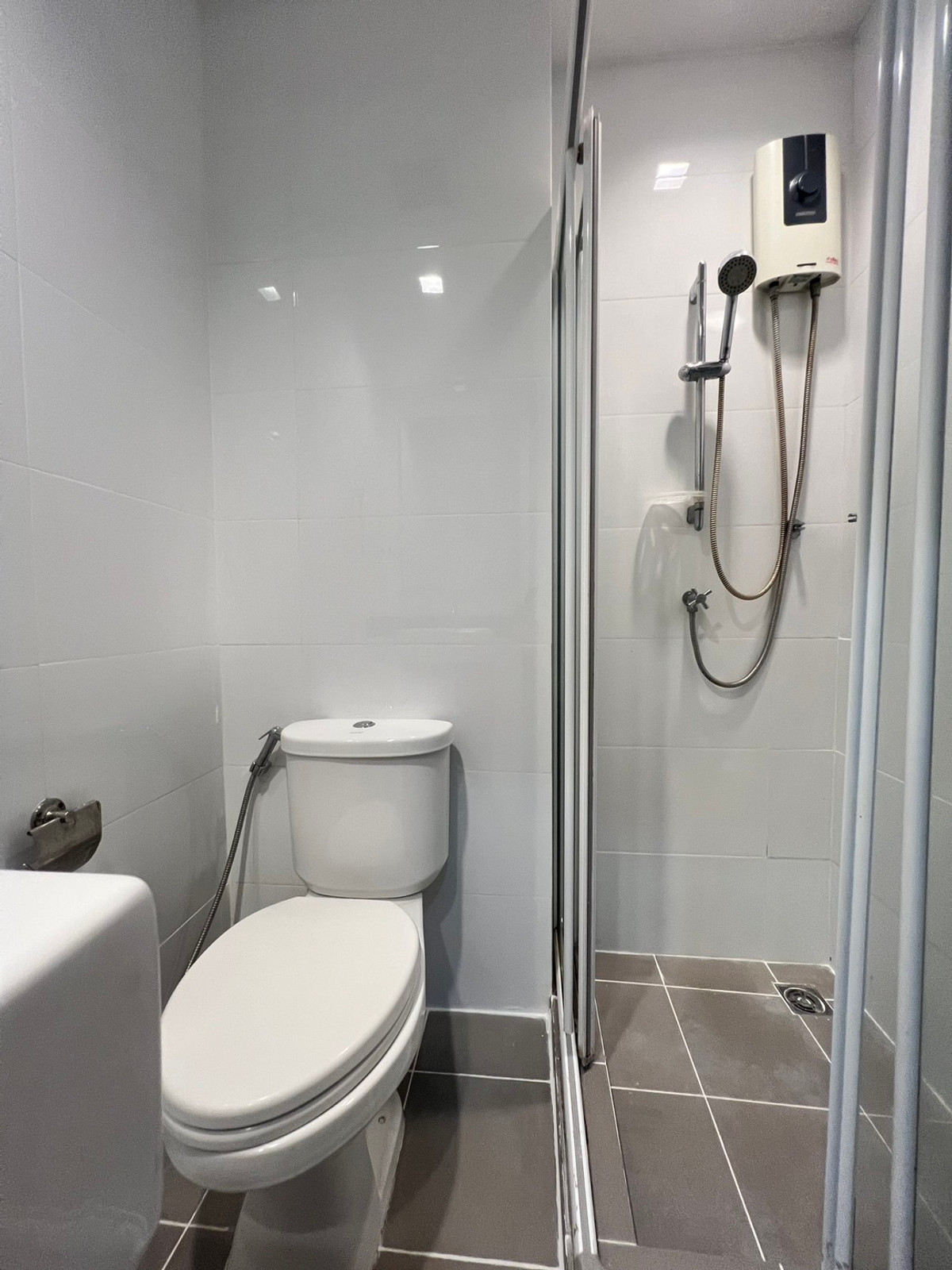 For SaleCondoLadprao, Central Ladprao : ⚡️Cheapest in the building⚡️Chapter one midtown ladprao 24 ⚡️Studio 24 Sqm🔥2.45 Mb, next to Mrt ladprao 0 meters, luxury project, great central area, if interested, contact Putter 0928895628