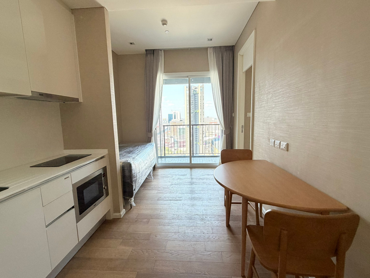 ให้เช่าคอนโดลาดพร้าว เซ็นทรัลลาดพร้าว : For rent – ​​The Saint Residences  ---- Brand new room , never rent before , on decoration-----