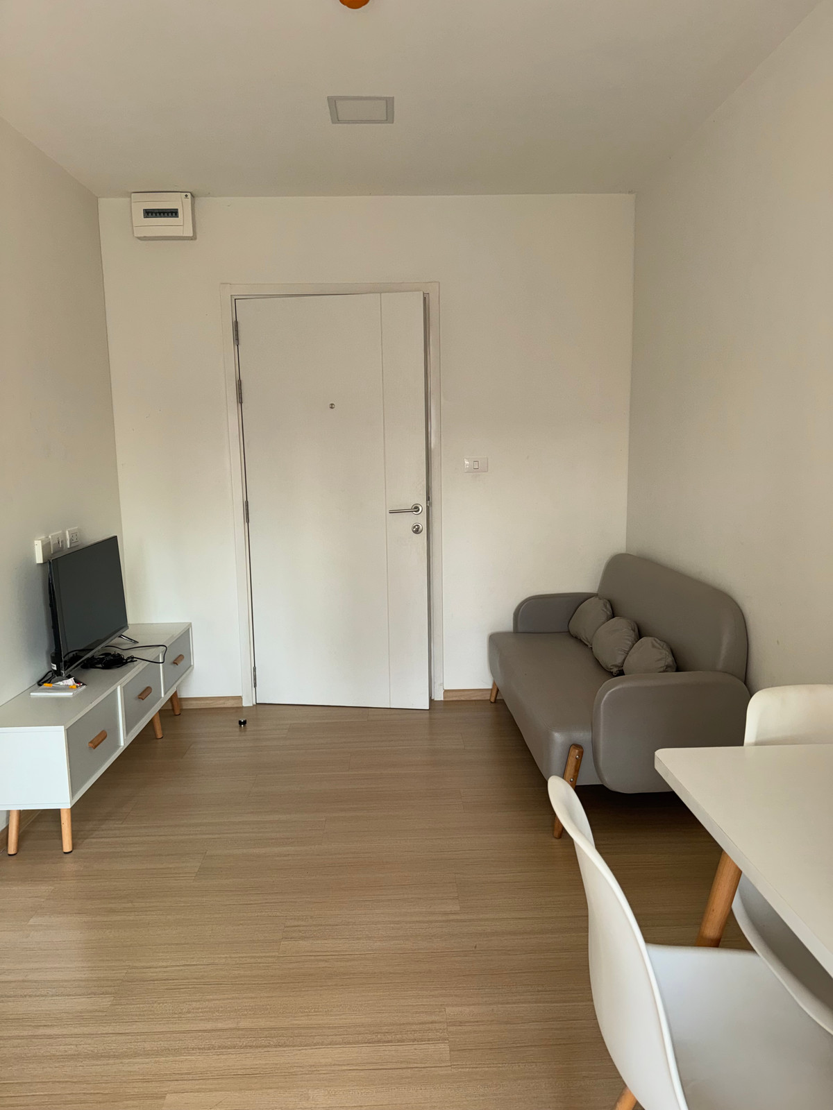 ให้เช่าคอนโดปทุมธานี รังสิต ธรรมศาสตร์ : ✅ ว่าง! พร้อมเข้าอยู่ Plum Fresh 🌟  ค่าเช่าถูกสุด! 7,500 บาท/เดือน 🛏 1 ห้องนอนบานสไลด์  📏 26 ตร.ม. 🏙️ ตึก A ชั้น 3 ตึก B ชั้น 8 เลขที่ห้องดี 🚫 ไม่รับ Co-Agent