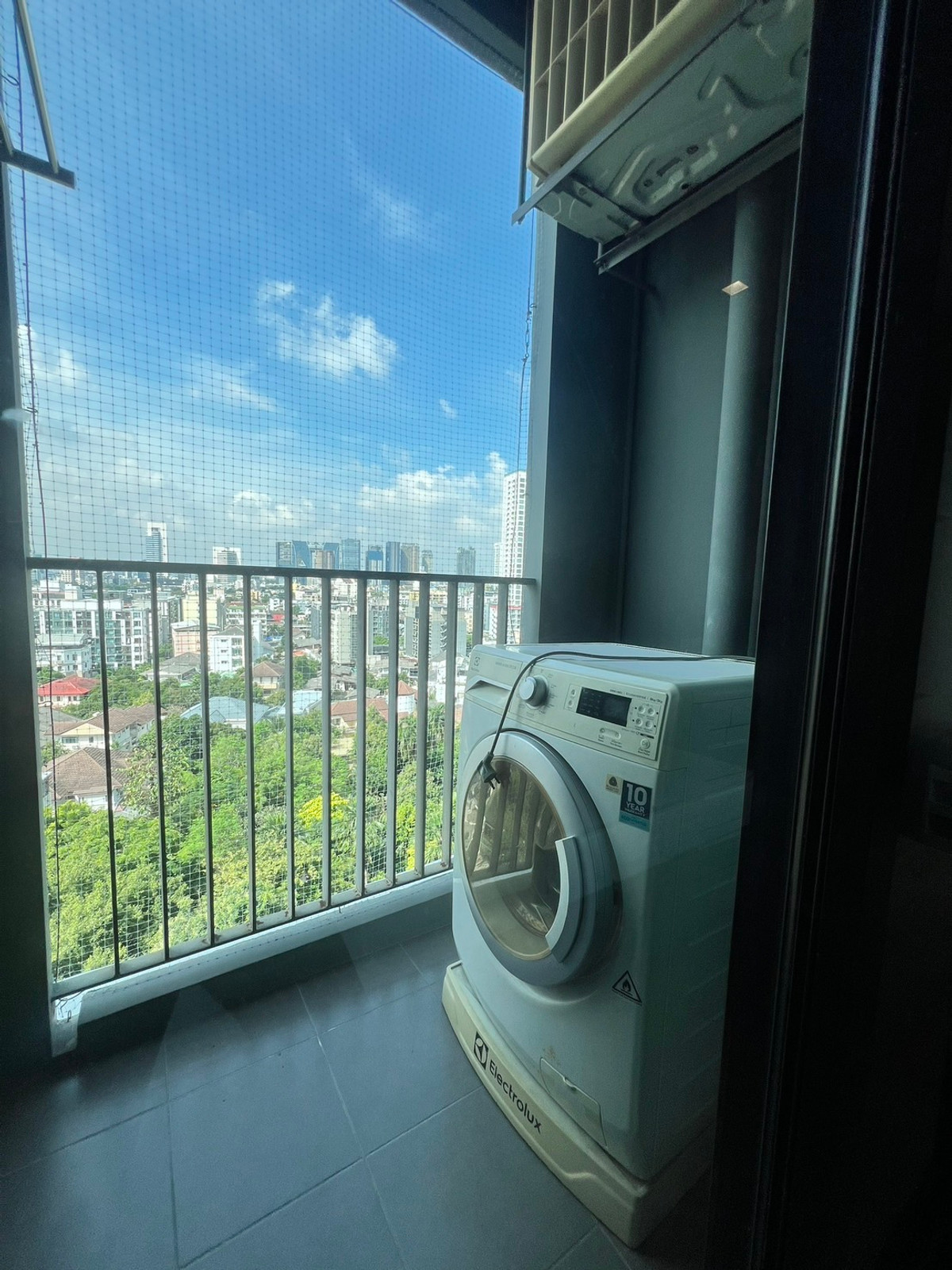 For SaleCondoLadprao, Central Ladprao : ⚡️Cheapest in the building⚡️Chapter one midtown ladprao 24 ⚡️Studio 24 Sqm🔥2.45 Mb, next to Mrt ladprao 0 meters, luxury project, great central area, if interested, contact Putter 0928895628