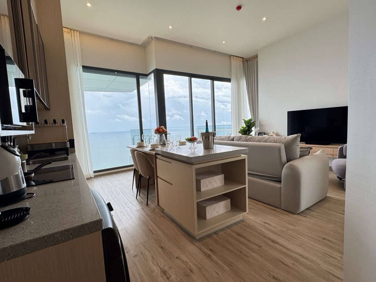 ให้เช่าคอนโดพัทยา บางแสน ชลบุรี สัตหีบ : 2 Bedroom with Private Jacuzzi Pool and Private Elevator - Arom Wongamat Pattaya