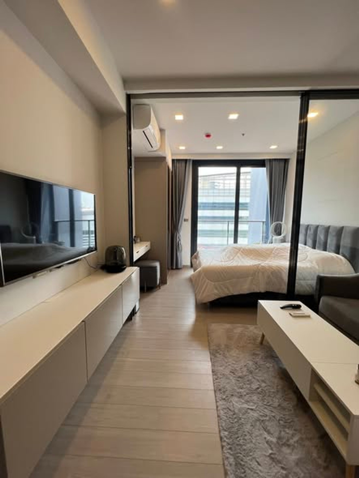 For RentCondoRama9, Petchburi, RCA : 🔴19,000฿🔴 𝐎𝐧𝐞 𝟗 𝐅𝐢𝐯𝐞 𝐀𝐬𝐨𝐤𝐞 - 𝐑𝐚𝐦𝐚 𝟗┃One Nine Five Asoke - Rama 9 ✅ Near MRT Rama 9, happy to serve you. If interested, contact 𝙇𝙄𝙉𝙀 (reply very quickly):​📱 Asset code​ 6812-0204📱: Line ID:@bbcondo88
