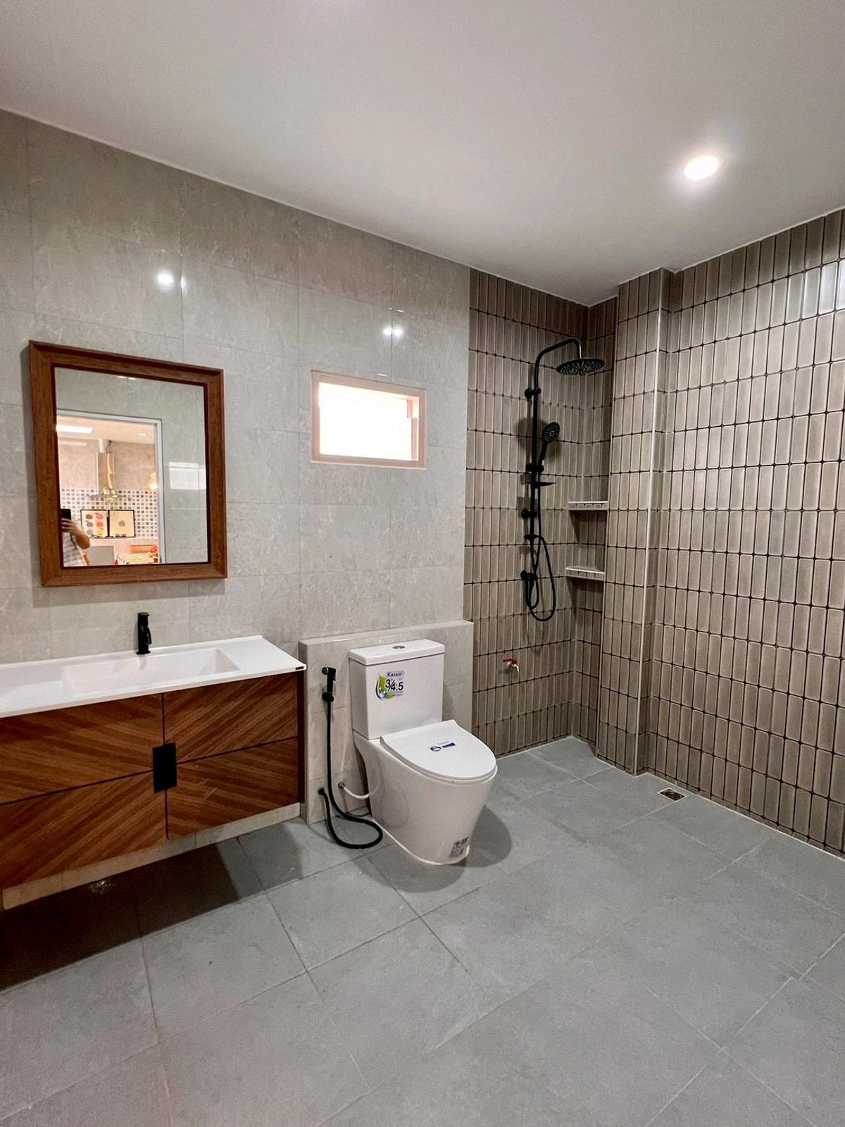 For SaleHouseNawamin, Ramindra : 2-story detached house, KC Garden Home Village, Nimitmai 40, Suvarnabhumi Airport. Minburi BTS Station 2 lines, Sarasart Nimitmai School Fashion Island Department Store, Promenade, Amorini Lotus, Makro, Big C, Minburi Provincial Court government office.