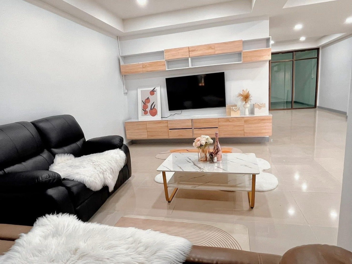 ให้เช่าทาวน์โฮมรัชดา ห้วยขวาง : 💚บ้านประชาราษฎร์บำเพ็ญเข้ารัชดา 18 ให้เช่า 4 ห้องนอน 