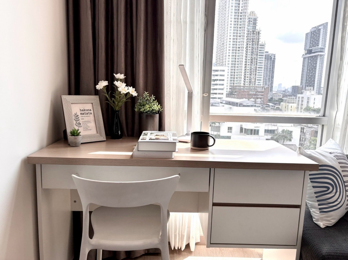 For SaleCondoSathorn, Narathiwat : 📢👇 Rare 1-Bedroom Unit in the Heart of Sathorn , modern design, functional layout, and located in one of Sathorn’s most sought-after neighborhoods. Ideal for urban living or investment with strong rental demand.