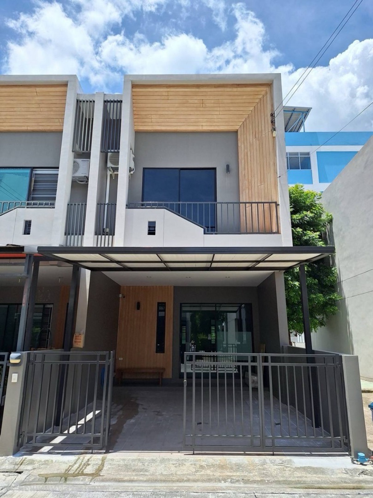 For RentTownhomeSamut Prakan,Samrong : Townhome for rent, The Canvas Sukhumvit - Samrong, near Big C Samrong, just 2 minutes.