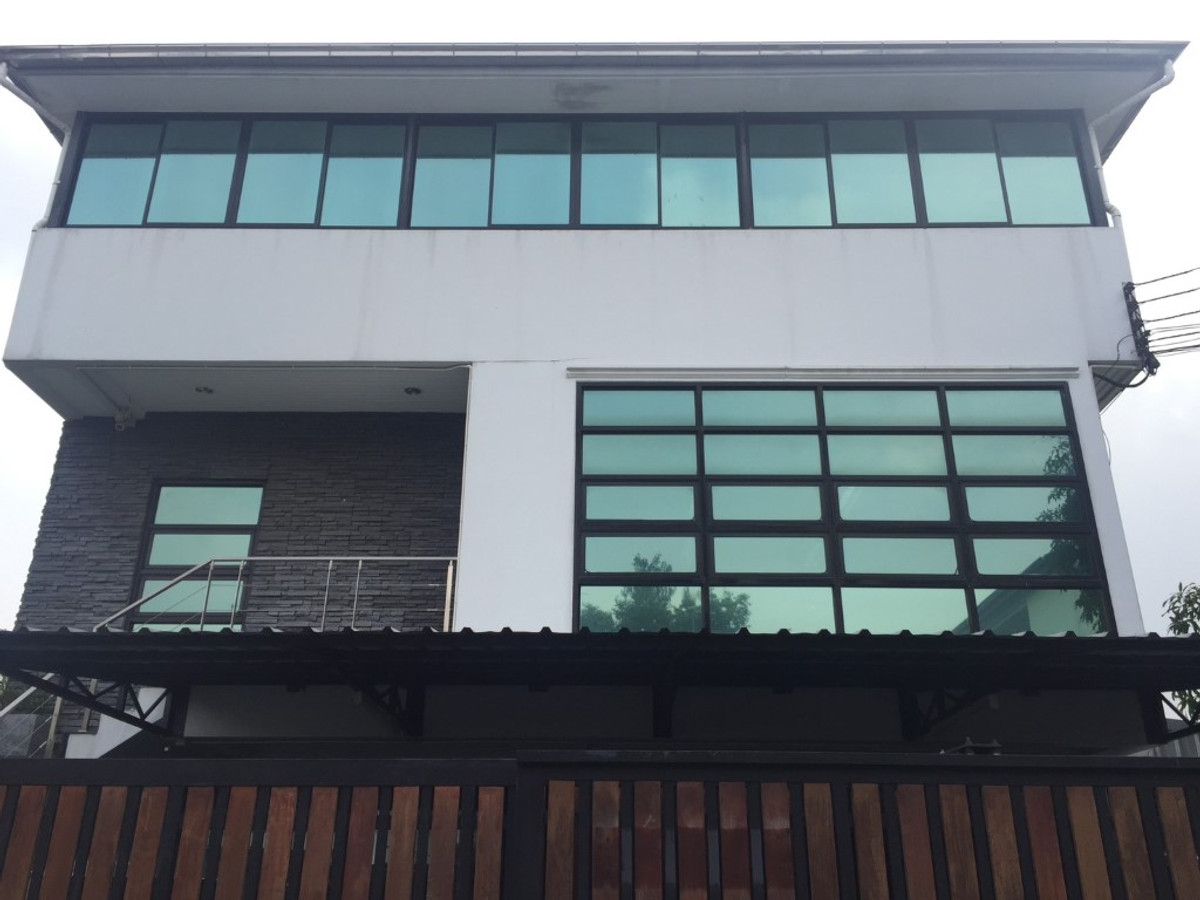 For SaleHome OfficeBang Sue, Wong Sawang, Tao Pun : Selling very cheap!! 3-story home office on a prime location, Soi Ngamwongwan 18, almost next to The Mall Ngamwongwan, close to the expressway and BTS.