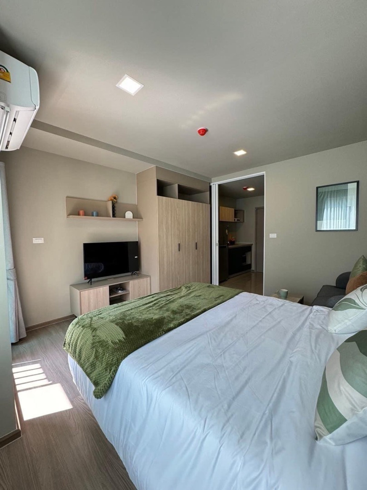 For RentCondoPinklao, Charansanitwong : For rent, D Condo Phana, has washing machine 📍 4th floor, size 27 sq m., price 9,500 baht.