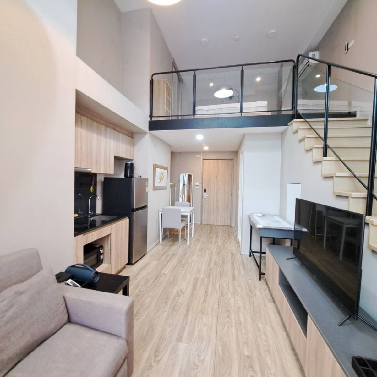 ให้เช่าคอนโดสาทร นราธิวาส : For Rent Loft Unit @Blossom Sathorn