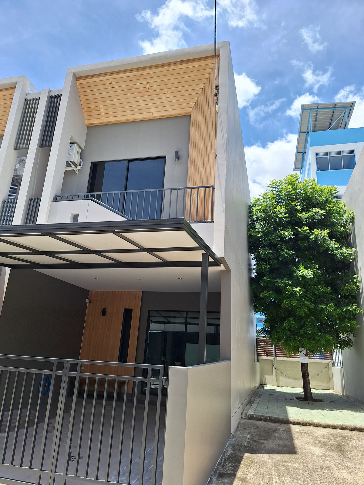 For RentTownhomeSamut Prakan,Samrong : Corner Townhome for Rent – ​​The Canvas Sukhumvit–Samrong Near BTS Samrong Interchange & MRT Yellow Line “Sri Samrong”