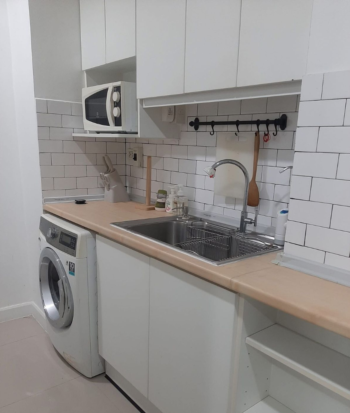 For SaleCondoRatchathewi,Phayathai : Wish@Siam 35 sq.m. 2 Bed 2 Bath 8,189,000 B Please add LINE ID @806qphgn o8415o5483