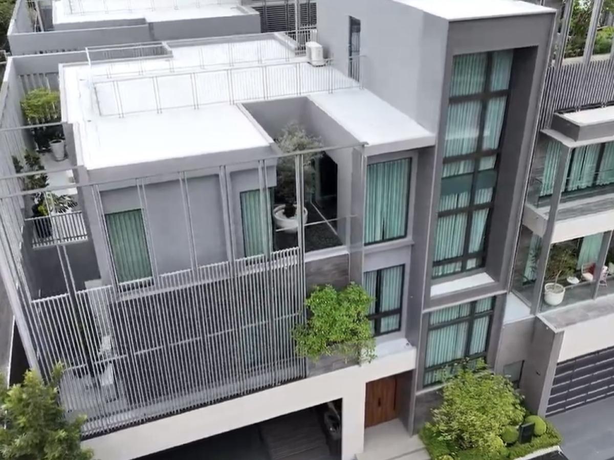 ขายบ้านเลียบทางด่วนรามอินทรา : ขายบ้าน  ไนน์ตี้ไฟว์ อีสต์วัน ห้องมุม หน้ากว้าง คลองจั่น เขต บางกะปิ กรุงเทพ CX-138970