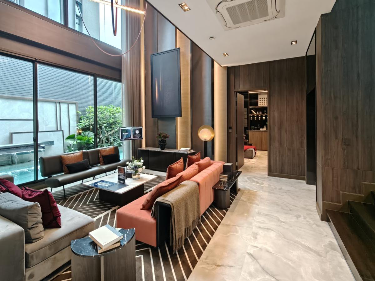 ขายบ้านเลียบทางด่วนรามอินทรา : ขายบ้าน  ไนน์ตี้ไฟว์ อีสต์วัน ห้องมุม หน้ากว้าง คลองจั่น เขต บางกะปิ กรุงเทพ CX-138970