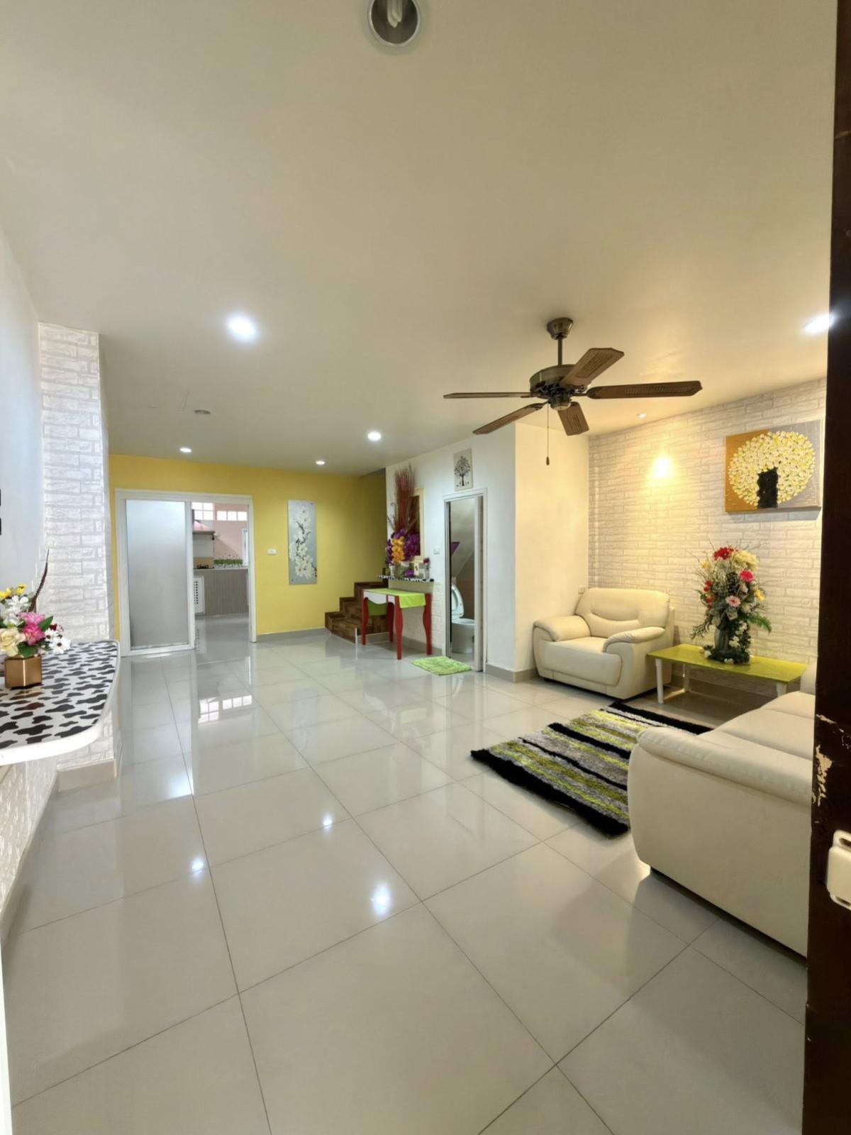 For SaleTownhomeKaset Nawamin,Ladplakao : For Sale townhouse Lat Pla Khao48 , Chorakhe Bua , Lat Phrao , Bangkok , CX-138579