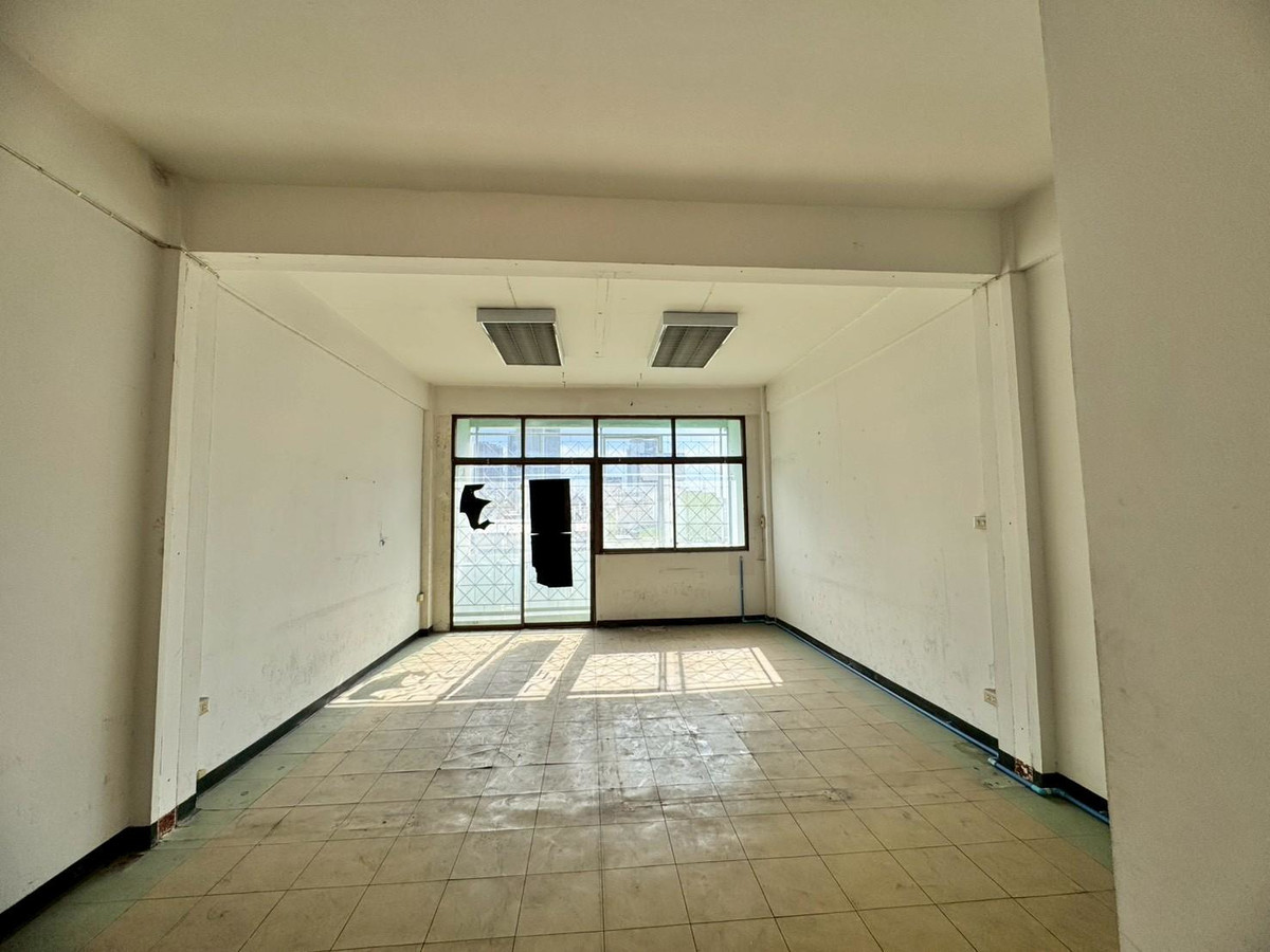 Shop HouseRamkhamhaeng, Hua Mak : Commercial building for sale/rent, Ramkhamhaeng 12, good location, near the Orange Line MRT station (N.1919)