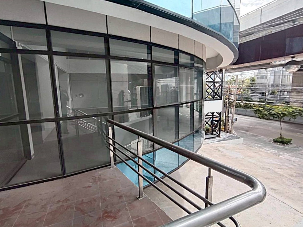 ให้เช่าอาคารพาณิชย์พระราม 9 เพชรบุรีตัดใหม่ RCA : 🏢 ตึก 7 ชั้น โครงสร้างแข็งแรง ริมถนนพระราม 9  💥 ราคาพิเศษ 💥  ** NO CO-AGENT ** 