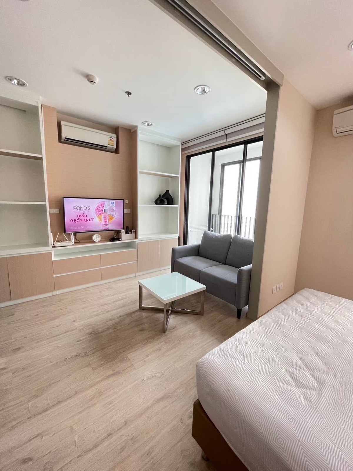 For SaleCondoRatchathewi,Phayathai : Urgent sale Ideo Q Ratchatewi 1bed 1 bath 34 sq m. Price 4.35 MB Yield 5.5% Contact 098-9655699 Pick