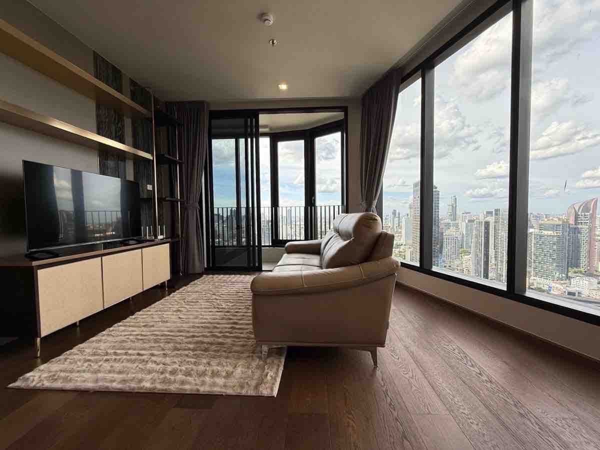 For RentCondoSukhumvit, Asoke, Thonglor : Luxury Living on the 41st Floor | Spacious 1-Bedroom Corner Unit