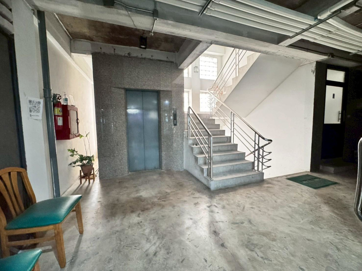 For RentOfficeRamkhamhaeng, Hua Mak : Office space for rent, 6th floor, beautiful open building, suitable for doing business. Next to Ramkhamhaeng Road (N.1924)