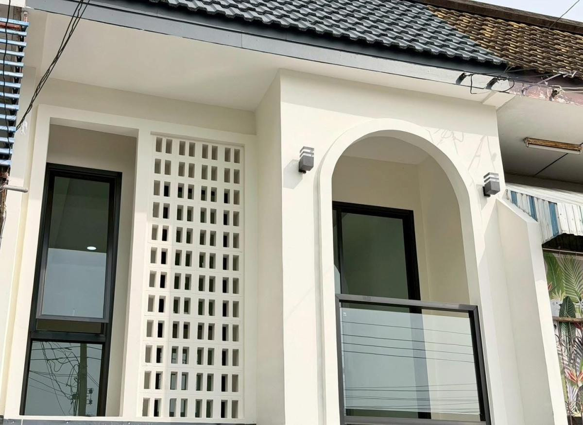 For SaleHouseKasetsart, Ratchayothin : 🎉 Hot! 💰 Ready-to-move-in home with a massive 700,000 THB discount! 🏡 Near BTS & Kasetsart University