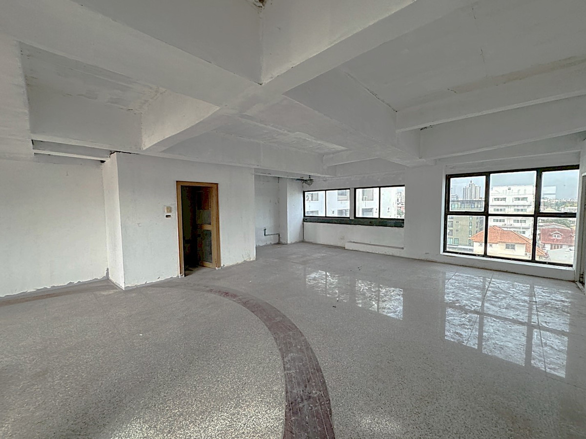 For RentShop HouseRama9, Petchburi, RCA : 🏢 A 7-storey building with a solid structure, located on Rama 9 Road 💥  Special Price 💥 ** NO CO-AGENT ** 