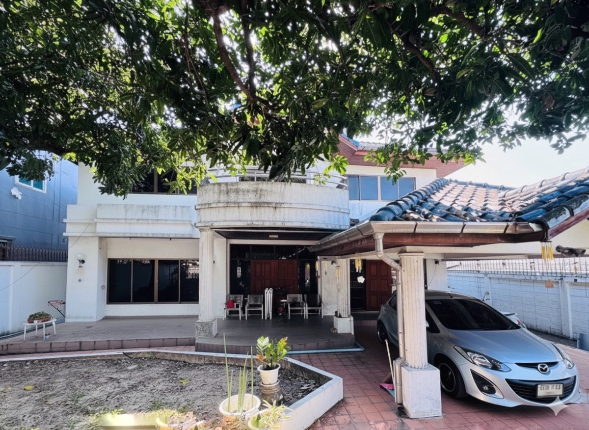 ขายบ้านโชคชัย4 ลาดพร้าว71 : ขาย บ้านเดี่ยว 2 ชั้น ขนาด 124 ตรว. ใจกลางลาดพร้าว  ใกล้รถไฟฟ้าสายสีเหลือง สถานีลาดพร้าว และ สถานีภาวนา