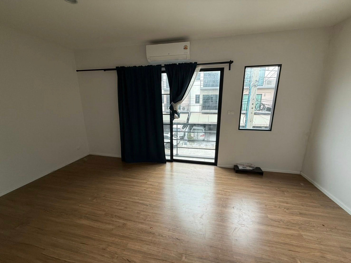 ให้เช่าทาวน์โฮมนวมินทร์ รามอินทรา : ทาวน์เฮ้าส์ให้เช่า 📍 Baan Klang Muang Ramintra-Watcharapol 📍 3 ห้องนอน 3 ห้องน้ำ เดินทางสะดวกใกล้ Fashion Island