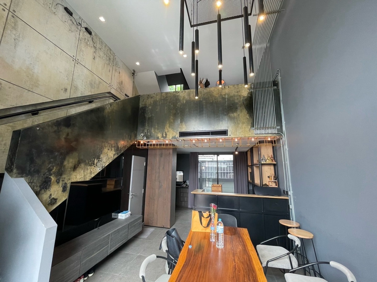 For SaleTownhomeKasetsart, Ratchayothin : House for sale in the middle of Vibhavadi city, corner house, no house opposite, garden front, Soi Vibhavadi 64, Chaengwattana Soi 1, near BTS Phranakhon Rajabhat University, Kaset University, Sripatum University and the Red Line Skytrain.