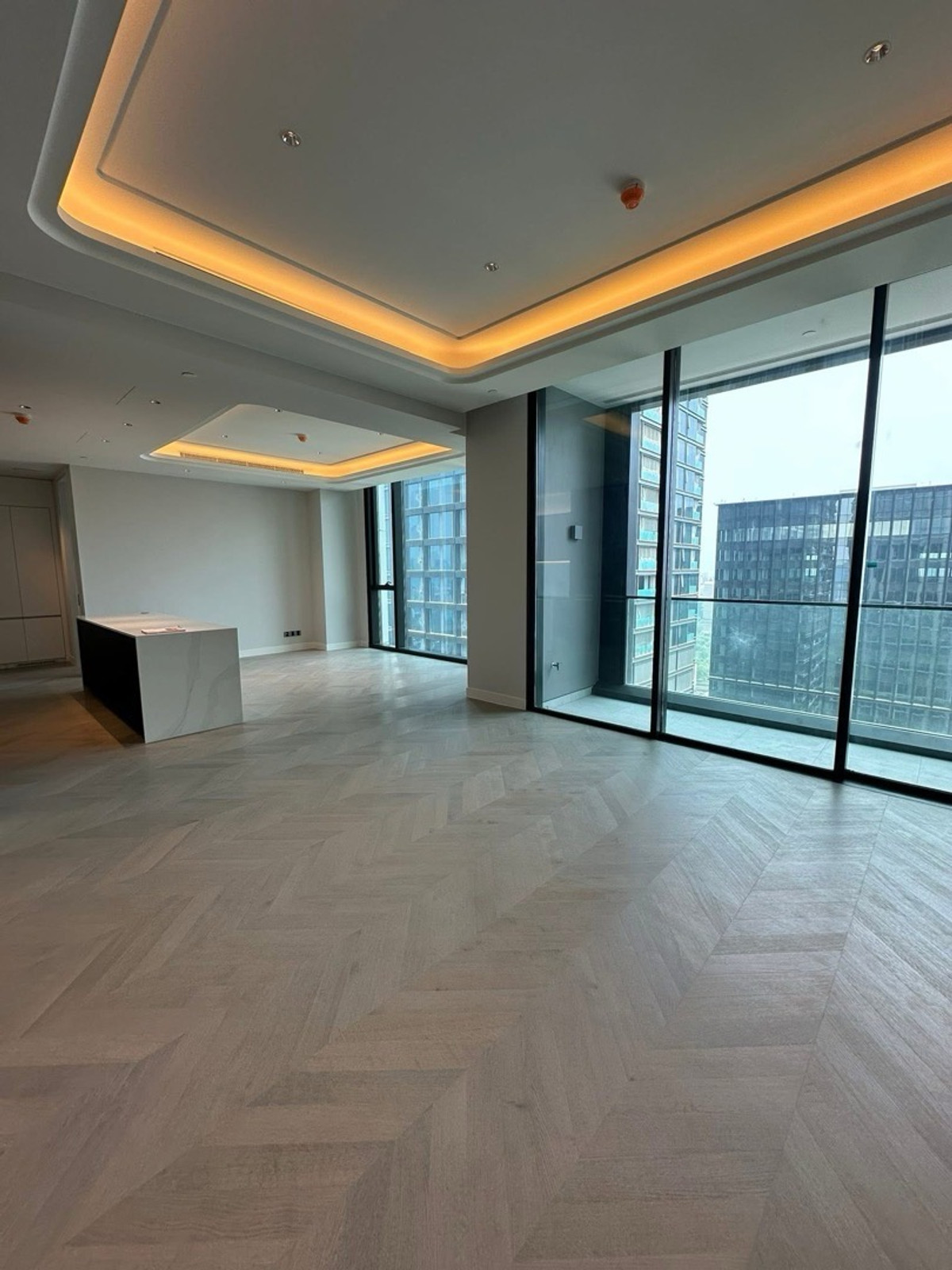 For RentCondoWitthayu, Chidlom, Langsuan, Ploenchit : 📢👇Luxury Living on Wireless Road — A Highly Sought-After Address
Choose fully furnished or unfurnished and enjoy unblocked city views with spacious, elegant living.
