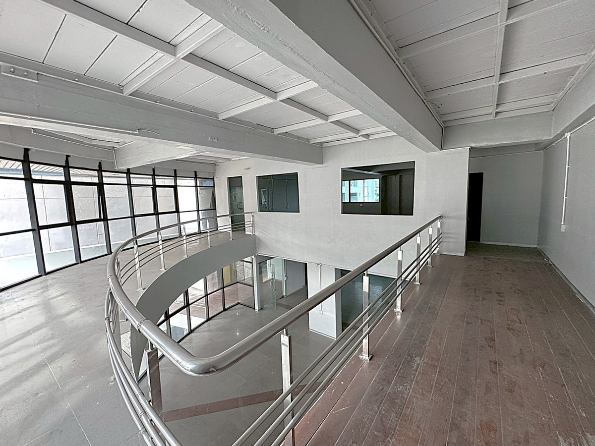 For RentShop HouseRama9, Petchburi, RCA : 🏢 A 7-storey building with a solid structure, located on Rama 9 Road 💥  Special Price 💥 ** NO CO-AGENT ** 