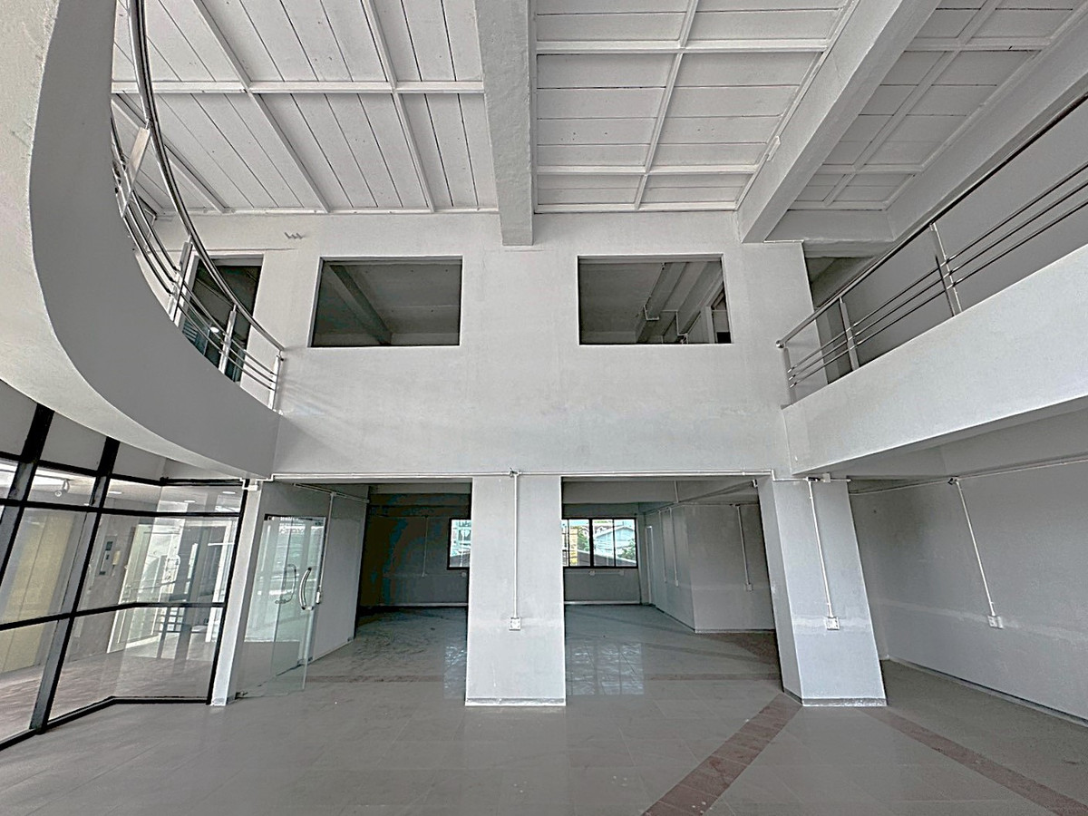 For RentShop HouseRama9, Petchburi, RCA : 🏢 A 7-storey building with a solid structure, located on Rama 9 Road 💥  Special Price 💥 ** NO CO-AGENT ** 