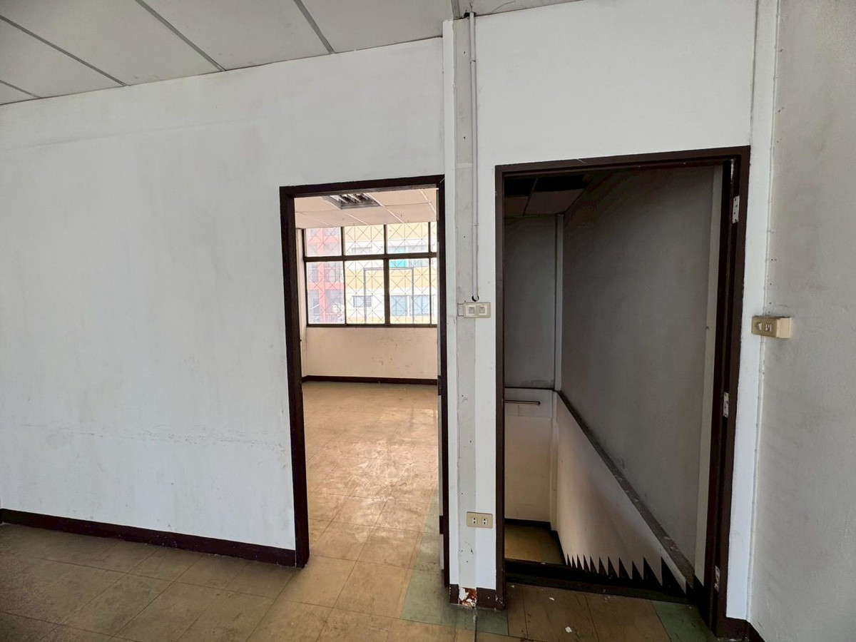 Shop HouseRamkhamhaeng, Hua Mak : Commercial building for sale/rent, Ramkhamhaeng 12, good location, near the Orange Line MRT station (N.1919)