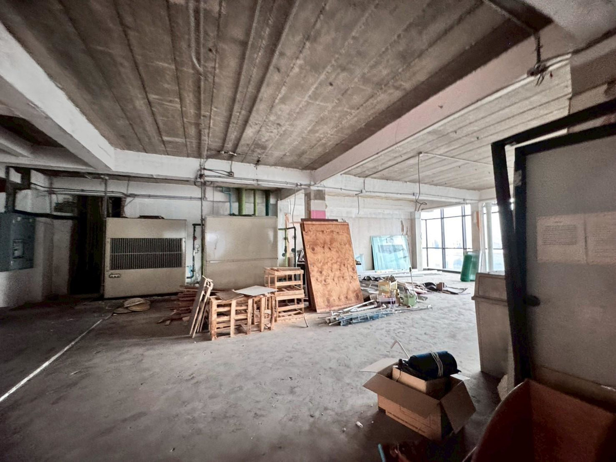 For RentOfficeRamkhamhaeng, Hua Mak : Office space for rent, 4th floor, beautiful open building, suitable for doing business. Next to Ramkhamhaeng Road (N.1922)