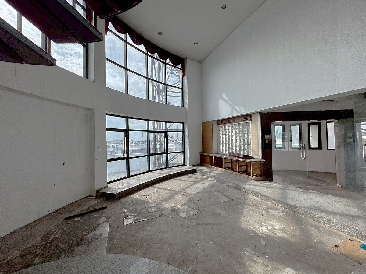 For RentShop HouseRama9, Petchburi, RCA : 🏢 A 7-storey building with a solid structure, located on Rama 9 Road 💥  Special Price 💥 ** NO CO-AGENT ** 