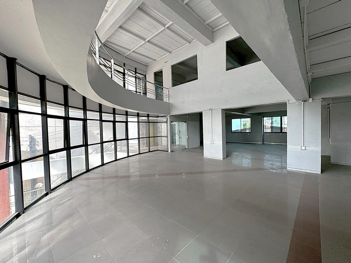 For RentShop HouseRama9, Petchburi, RCA : 🏢 A 7-storey building with a solid structure, located on Rama 9 Road 💥  Special Price 💥 ** NO CO-AGENT ** 