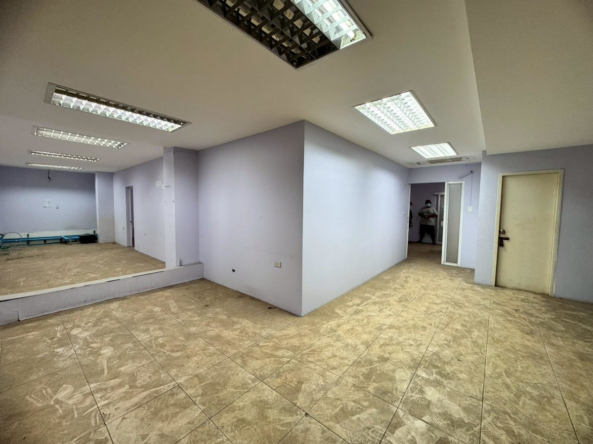 For RentOfficeRamkhamhaeng, Hua Mak : Office space for rent, 1st floor and mezzanine, beautiful open building, next to Ramkhamhaeng Road (N.1920)