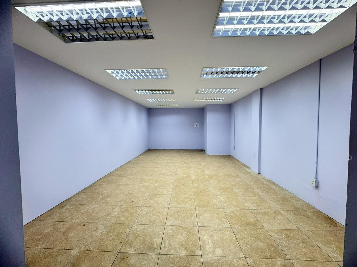 For RentOfficeRamkhamhaeng, Hua Mak : Office space for rent, 1st floor and mezzanine, beautiful open building, next to Ramkhamhaeng Road (N.1920)