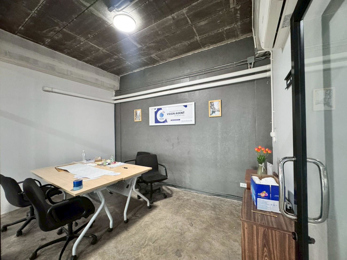 For RentOfficeRamkhamhaeng, Hua Mak : Office space for rent, 5th floor, beautiful open building, suitable for doing business. Next to Ramkhamhaeng Road (N.1923)