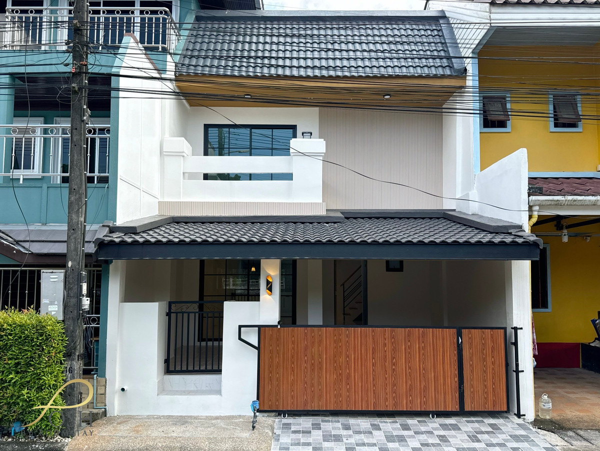 ขายทาวน์โฮมภูเก็ต : หมู่บ้านชเลคีรี กะทู้ - บ้านรีโนเวทใหม่ทำเลกะทู้  ใกล้ปั๊มบางจากกะทู้ ห้องนอนใหญ่มาพร้อมระเบียง ไม่ชนบ้านหลังอื่น บรรยากาศโปร่งโล่ง
