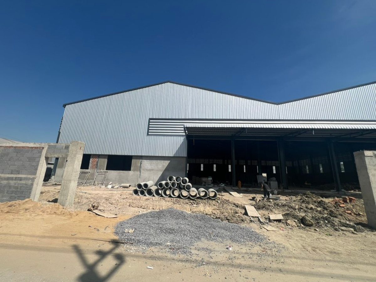 ให้เช่าโรงงานสมุทรปราการ สำโรง : ให้เช่าโกดัง/ออฟฟิศ ถ.ตำหรุ-บางพลี ต.บางปลา อ.บางพลี สมุทรปราการ พื้นที่ 2,400 ตร.ม.