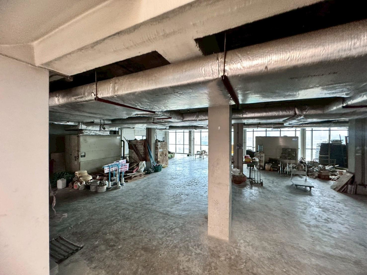 For RentOfficeRamkhamhaeng, Hua Mak : Office space for rent, 4th floor, beautiful open building, suitable for doing business. Next to Ramkhamhaeng Road (N.1922)