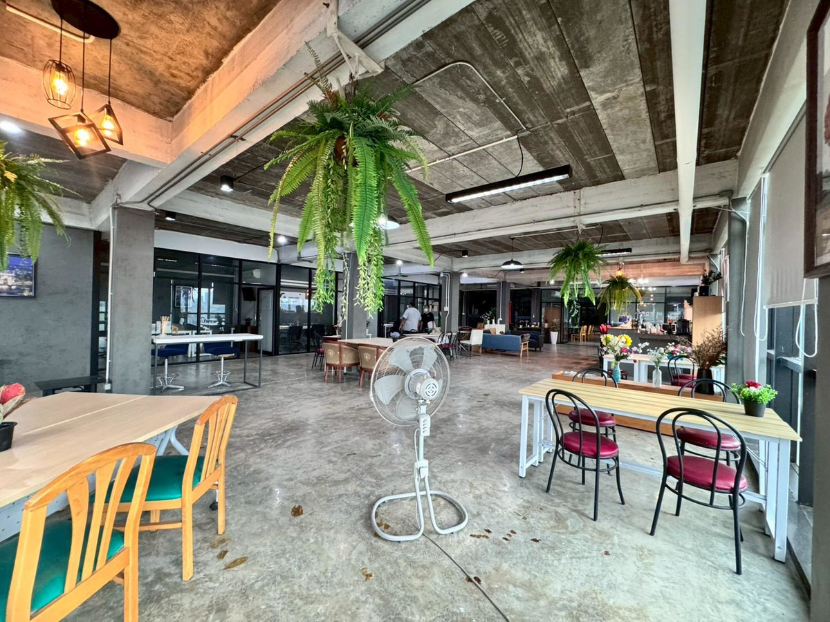 For RentOfficeRamkhamhaeng, Hua Mak : Office space for rent, 5th floor, beautiful open building, suitable for doing business. Next to Ramkhamhaeng Road (N.1923)