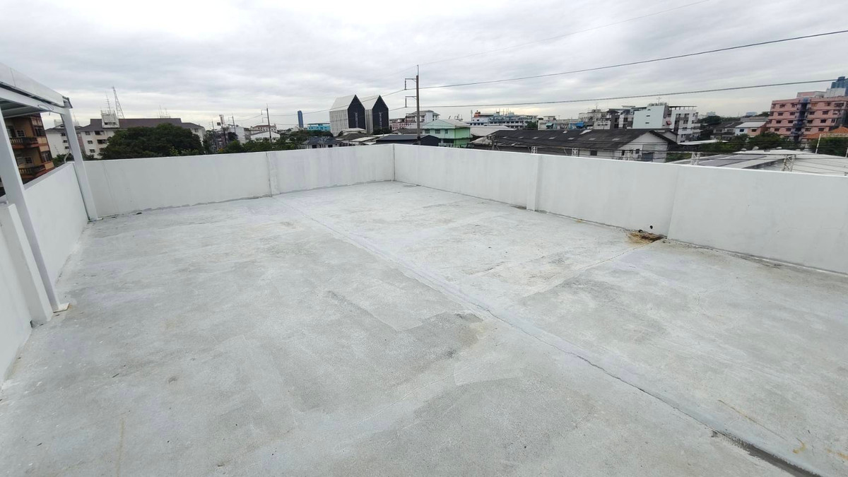 For RentOfficeBangna, Bearing, Lasalle : ✨Rent | Commercial building Bearing, 400 sqm, BTS Bearing, MRT Si Bearing Yellow Line, warehouse office, 3-phase electricity, epoxy flooring, e-commerce space, SME office, Bang Na area, BITEC nearby