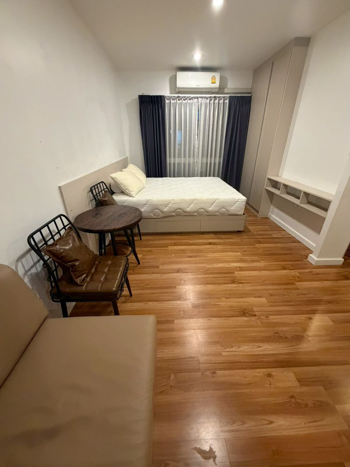 For RentCondoLadkrabang, Suwannaphum Airport : Big room 28 sq m #garden view, clean condition, very cool room #room has a washing machine #Installing a bird protection network The room is ready to move in ***