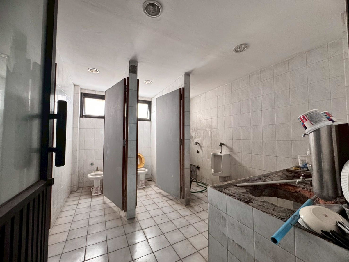 For RentOfficeRamkhamhaeng, Hua Mak : Office space for rent, 4th floor, beautiful open building, suitable for doing business. Next to Ramkhamhaeng Road (N.1922)