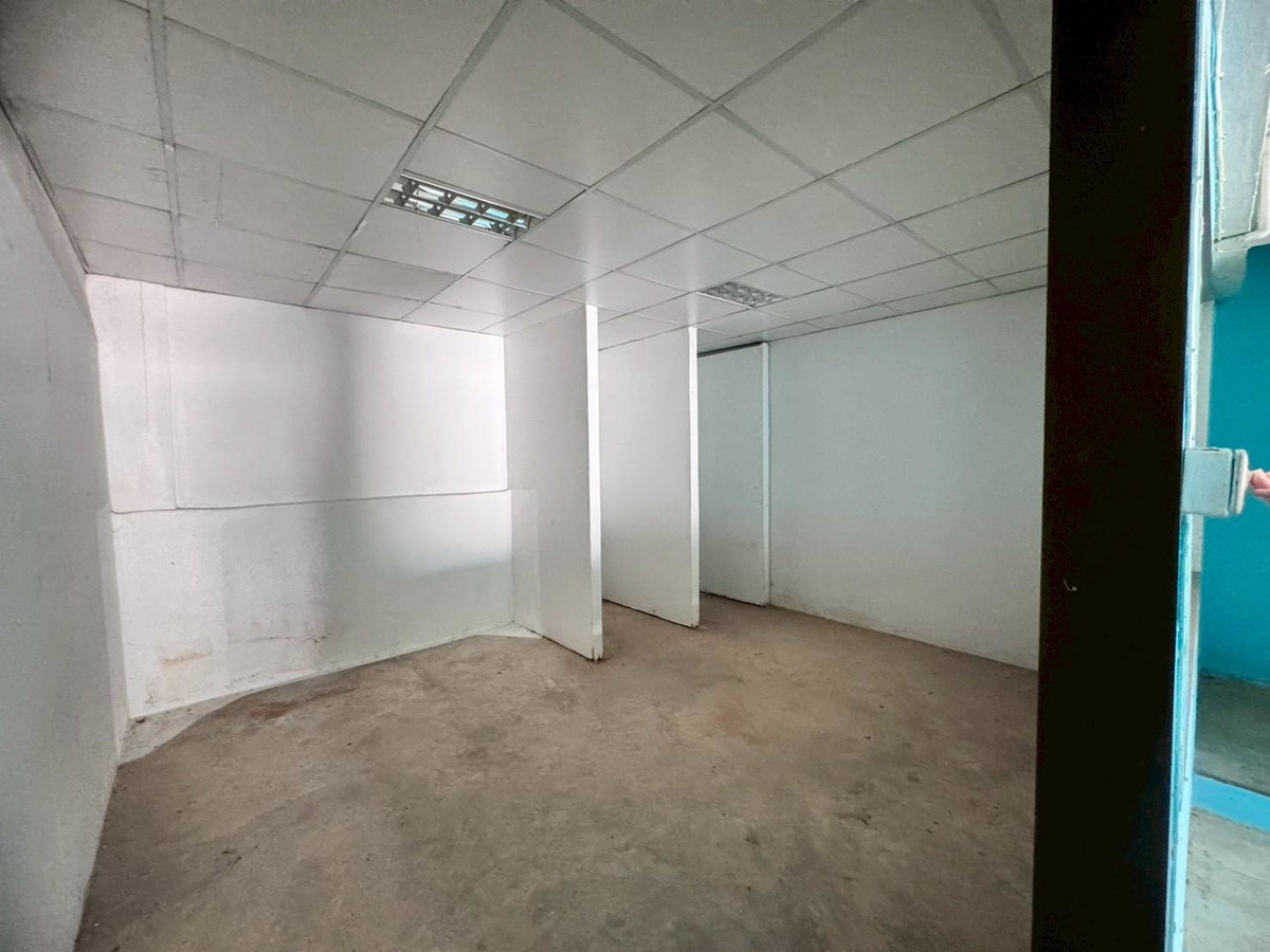 Shop HouseRamkhamhaeng, Hua Mak : Commercial building for sale/rent, Ramkhamhaeng 12, good location, near the Orange Line MRT station (N.1919)