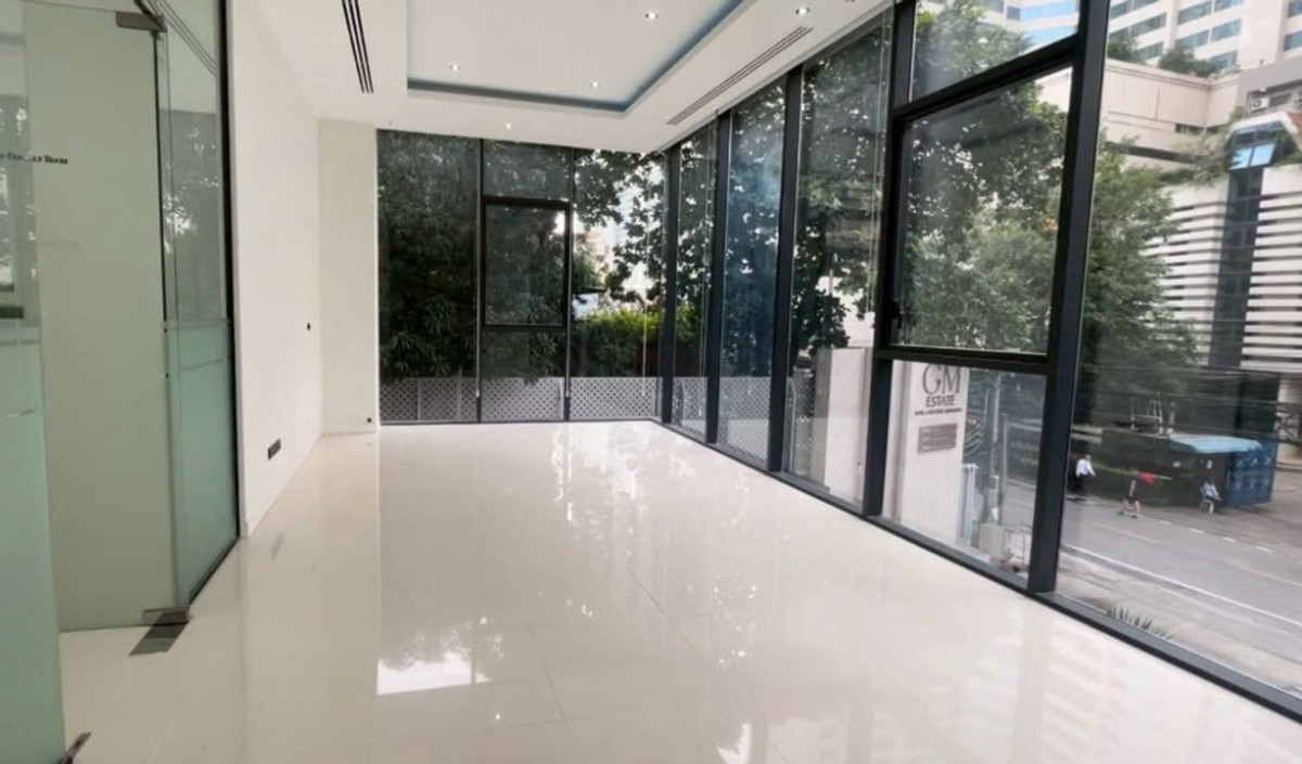 For RentShop HouseSukhumvit, Asoke, Thonglor : Free space for rent Prime location in the heart of Sukhumvit!
