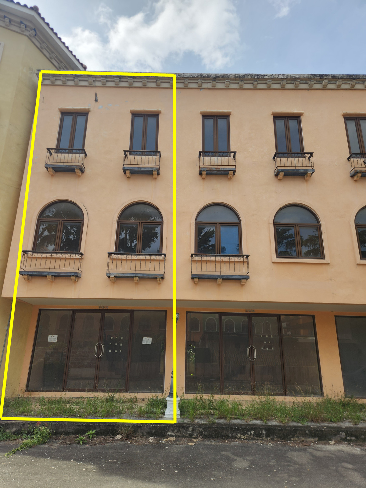 ขายอาคารพาณิชย์ปากช่อง เขาใหญ่ : ตึกแถวเขาใหญ่–หมูสี ตึกใหม่ 3 ชั้น 20 ตร.วา พื้นที่ 150 ตร.ม. ขาย “ขาดทุน”โอกาสอยู่อาศัยหรือทำธุรกิจในราคาต่ำกว่าตลาดเกือบ 1.5 ล้าน