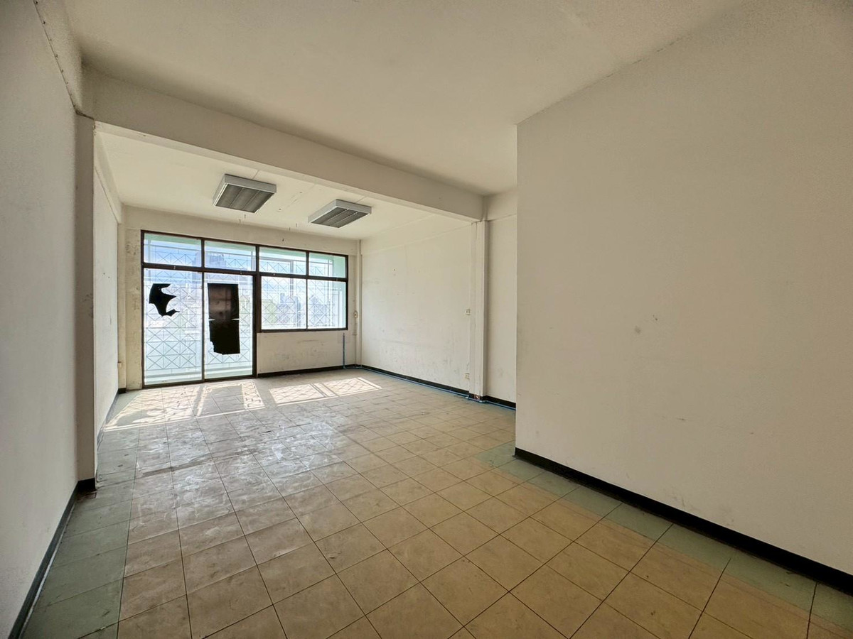 Shop HouseRamkhamhaeng, Hua Mak : Commercial building for sale/rent, Ramkhamhaeng 12, good location, near the Orange Line MRT station (N.1919)